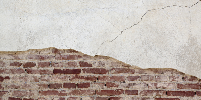 How to Decide Between a Stucco Replacement and Repair